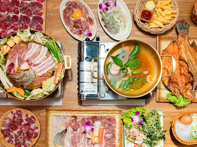 A full table of Thai BBQ and local dishes at LIB STORY